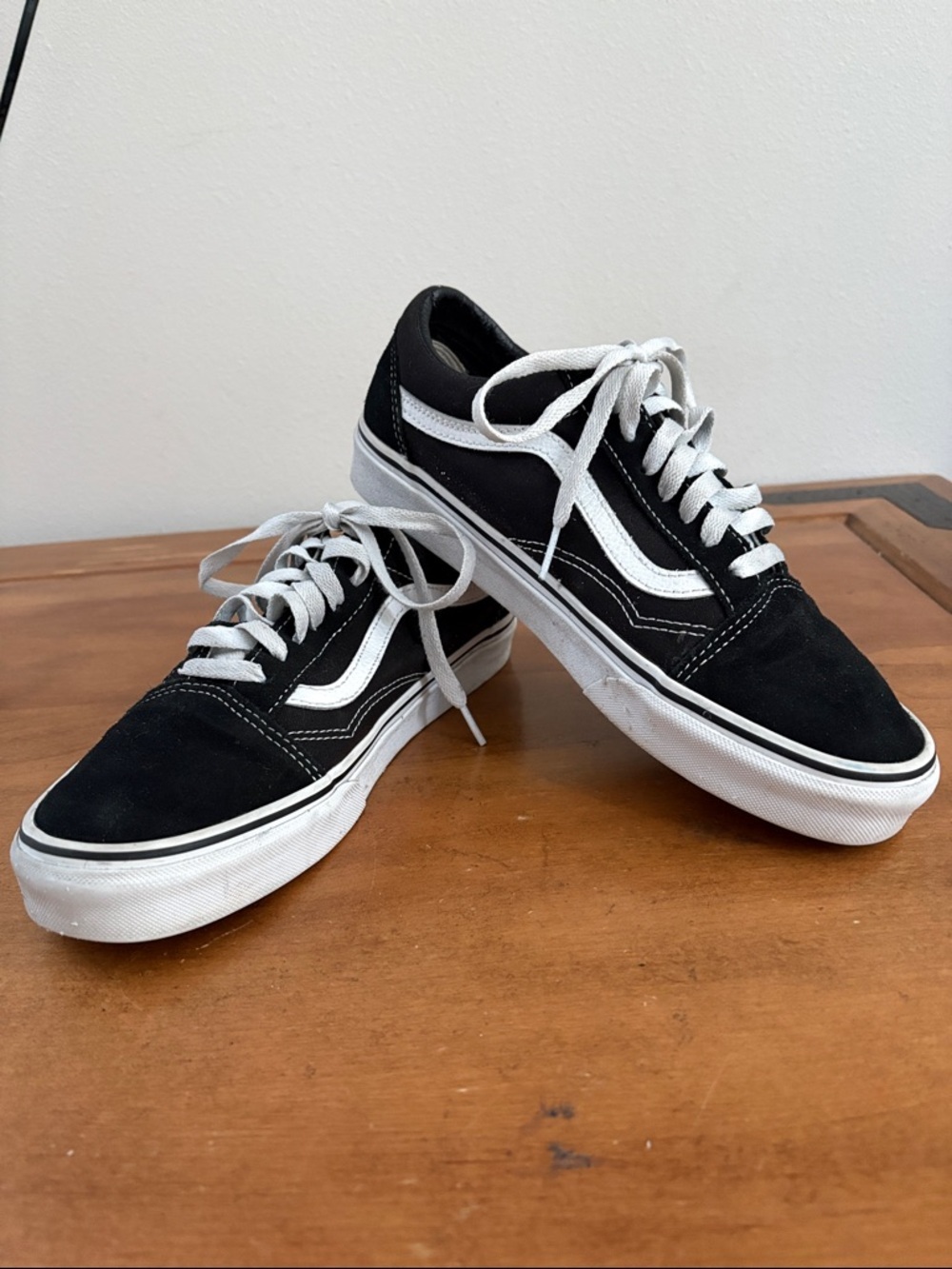 Vans Black & White Low-Top Skate Sneakers Size 10.5